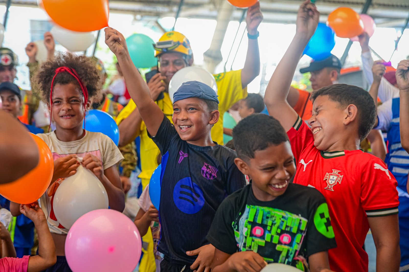 USAR El Salvador lleva juegos y apoyo emocional a niños afectados por terremotos en Venezuela