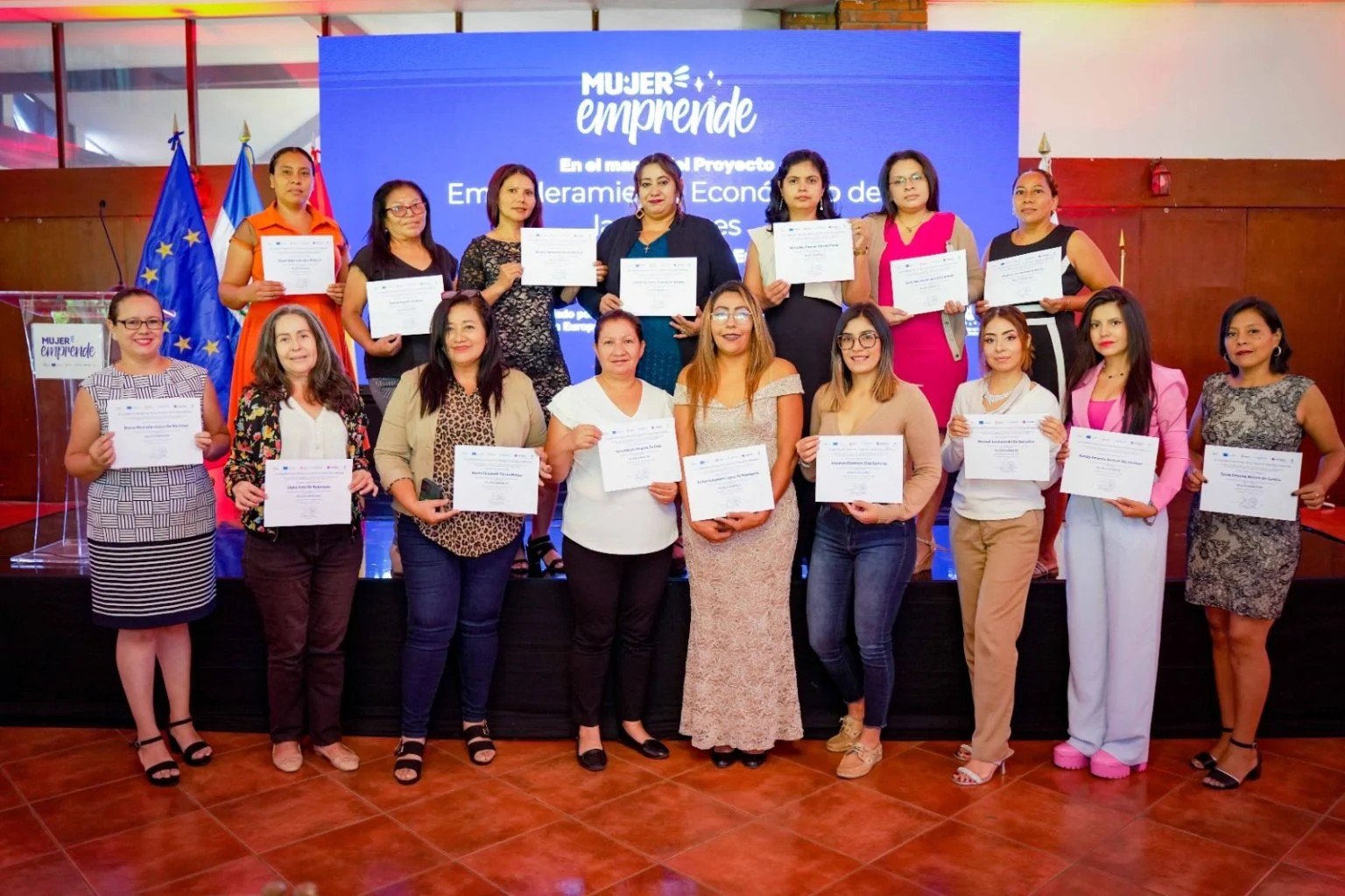 Más mujeres salvadoreñas impulsan sus negocios con programas de Conamype