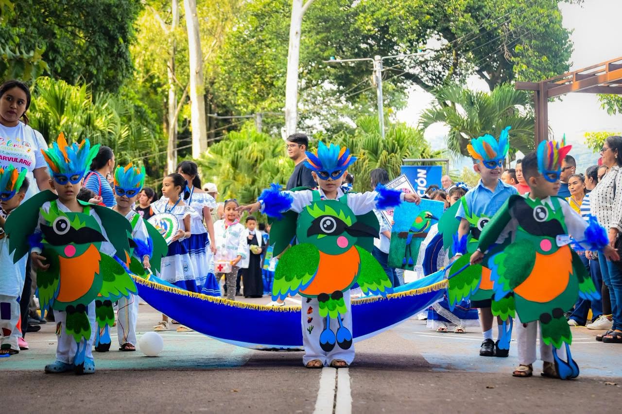 La primera infancia se suma a la fiesta cívica en todo El Salvador